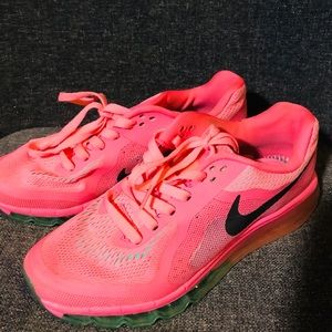 Woman’s Nike running (SOLD)